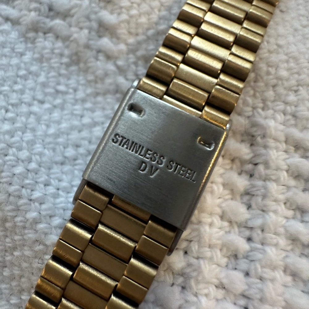 Casio Gold Women's Watch - Picture 4 of 8